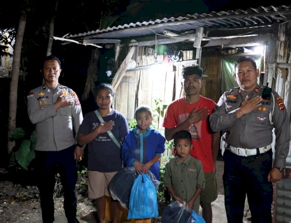 Viral Tiga Siswa Berjalan dengan Sandal Lusuh, Respons Cepat Kapolda NTT dan Polres TTS Hadirkan Senyum Baru bagi Anak-Anak Oelbubuk