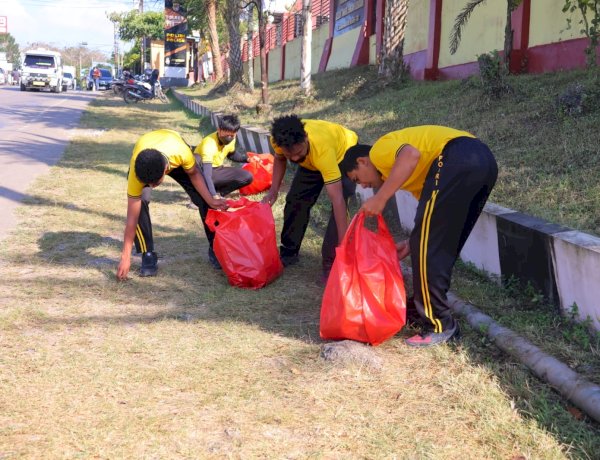 Jaga Kebersihan dan Keindahan Mako, Personel Polres TTS Laksanakan 'Jumat Bersih'