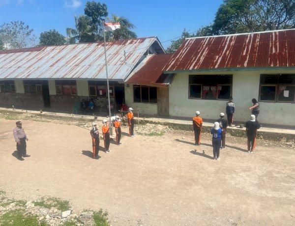 Wujud Cinta Tanah Air, Bhabinkamtibmas Polsek Ki'e Gembleng Mental dan Fisik 12 Anggota Paskibra SMAN Kotolin