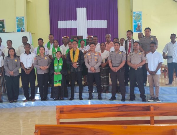Ikuti Ibadah Minggu di Gereja Sontetus Oetene, Kapolres TTS Tegaskan Komitmen 