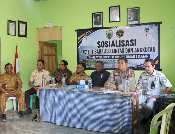 Tingkatkan Kesadaran Berkendara, Sat Lantas Polres TTS Gelaar Sosialisasi Keselamatan Berlalu Lintas di Desa Oenino