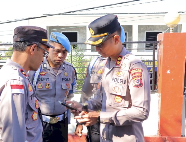 Cegah Judol dan Pinjol, Kapolres TTS Periksa HP Para Kapolsek Jajaran