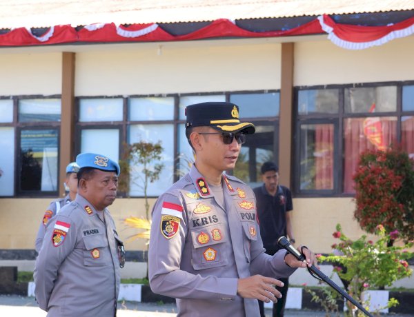 Kapolres TTS Periksa Langsung Brevet Baju Dinas Para Kapolsek Jajaran