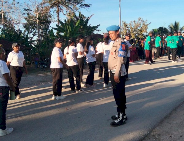 Semarakkan HUT RI ke-81, Polsek Kie Kawal Lomba Gerak Jalan di Desa Oenai