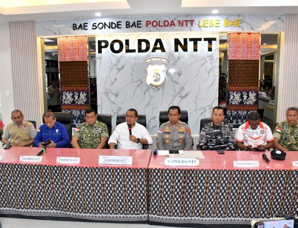 Kapolda NTT dan Gubernur Sampaikan Penanganan Gempa Flores: Fokus Evakuasi, Data Korban, dan Cegah Hoaks