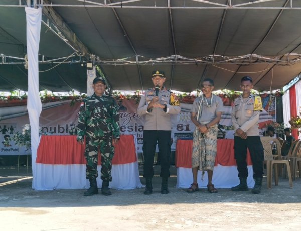 Manfaatkan Keramaian Jelang HUT RI, Kapolsek Kualin Imbau Ratusan Warga Pesisir Waspada Tsunami Pasca-Gempa Flores.