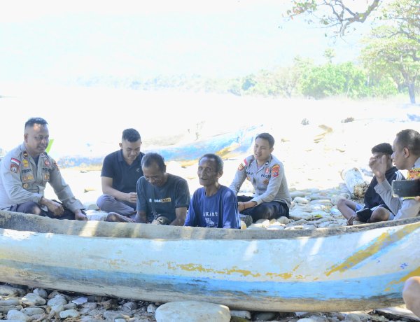 LAKSANAKAN ARAHAN KAPOLRES TTS, POLSEK BOKING PANTAU PESISIR BOKING DAN AJAK WARGA DOAKAN KORBAN GEMPA FLORES