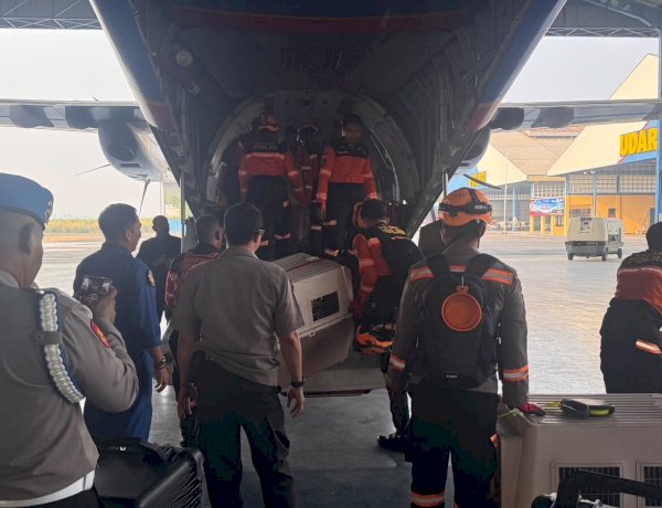 Terus Bergerak Cepat, Polri Kembali Kirim K9, Obat-obatan dan 3,4 Ton Bantuan ke NTT