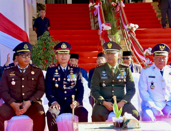 Kapolres TTS Hadiri Upacara Pengibaran Bendera HUT Ke-81 RI di Lapangan Kantor Bupati