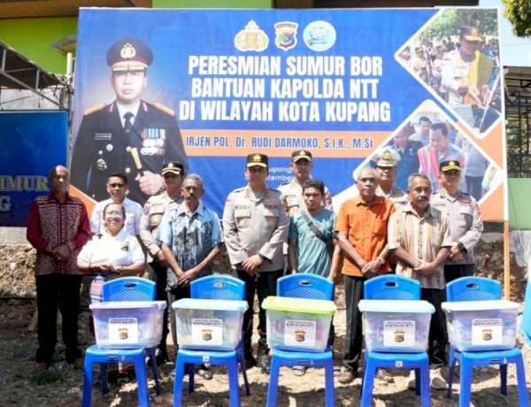 Resmikan Delapan Titik Sumur Bor, Kapolda NTT Salurkan Bansos kepada Warga Kelurahan Belota 