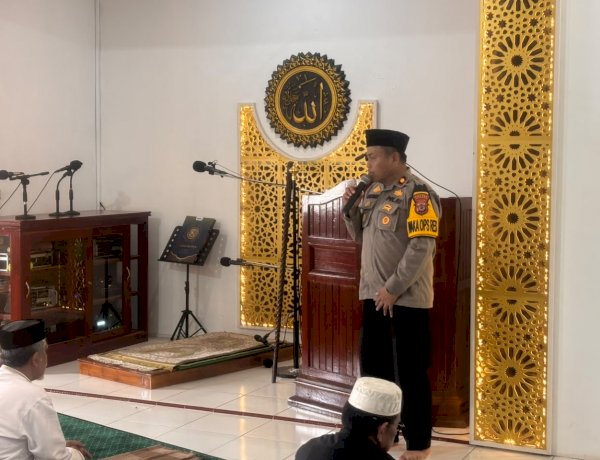 Jumat Keliling di Masjid Al-Rasyid, Wakapolres TTS Sampaikan Imbauan Kamtibmas dan Ajak Masyarakat Jaga Keamanan Lingkungan