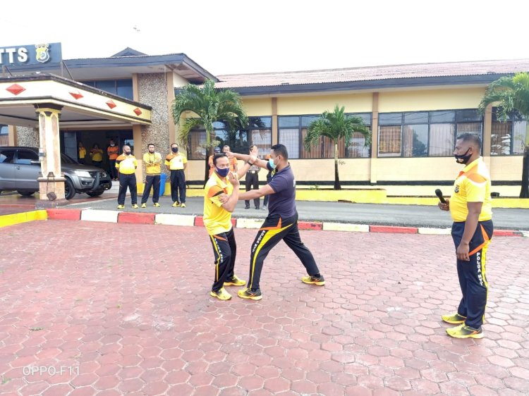 Kapolres TTS Pimpin Latihan Beladiri Polri