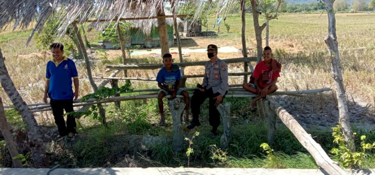 Kapolsek Amanuban Selatan  Patroli dan  Sambang  Sampaikan Pesan Kamtibmas Kepada Warga