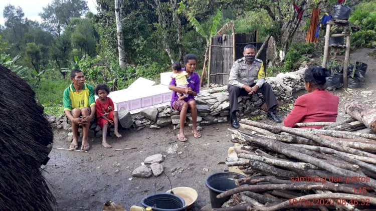 Jalin Komunikasi Dengan Warga, Bhabinkamtibmas  Kunjungi Desa Binaannya