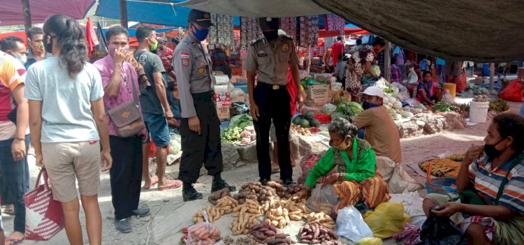 Beri Rasa Aman dan Nyaman, Polsek Amanuban Selatan Patroli Ke Pasar