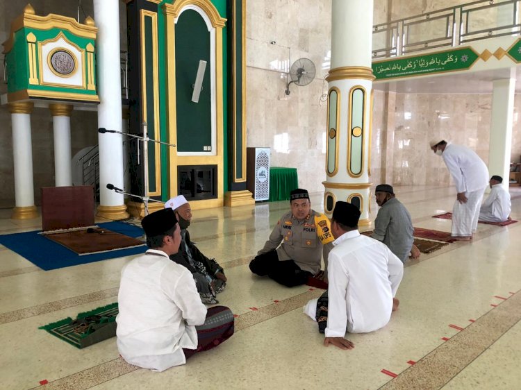 Jalin Silahturahmi, Kapolres TTS Bincang-bincang Dengan Pengurus Masjid