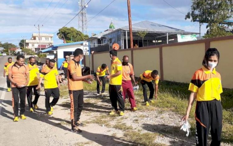 Jaga Kebersihan Mako Agar Tetap Asri, Personil Polres TTS Kurvey Bersama