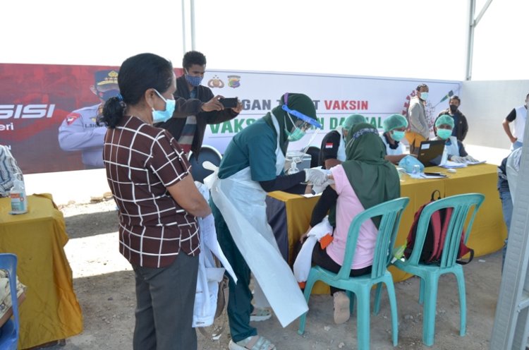 Pelaksanaan vaksin Covid-19 Hari kedua Di Polres TTS, Masyarakat Begitu Antusias