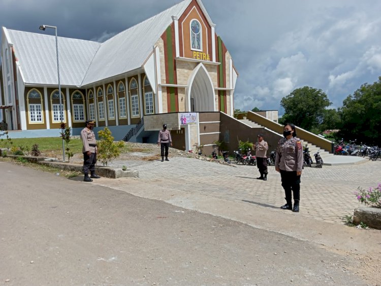 Jamin Rasa Aman Dan Nyaman, Personil Polres TTS dikerahkan Pam Kebaktian Di Gereja