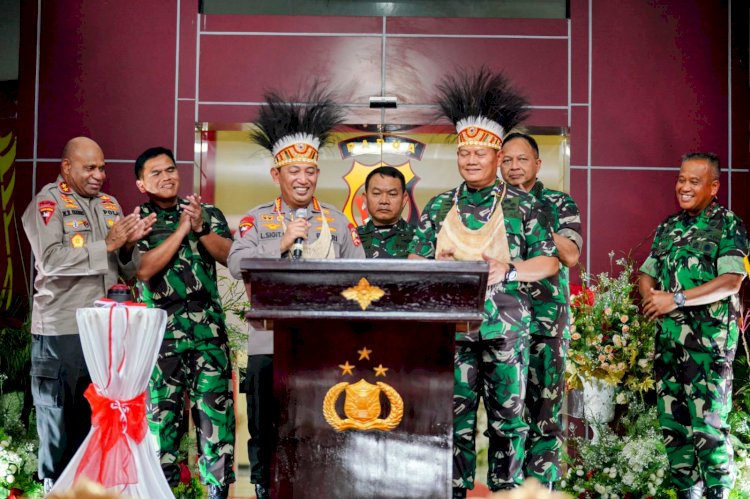 Ratas Bareng Presiden, Kapolri Tegaskan TNI-Polri Kawal Seluruh Kebijakan di Papua 