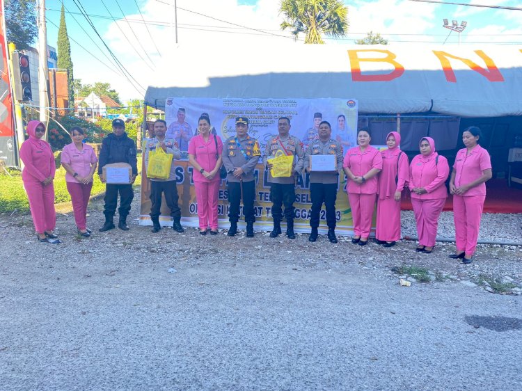Dukung Tugas Polri, Ibu Bhayangkari Cabang TTS Kunjungi Pos Pam, Pos Yan dan Pos Terpadu  Ops Katupat Turangga -2023