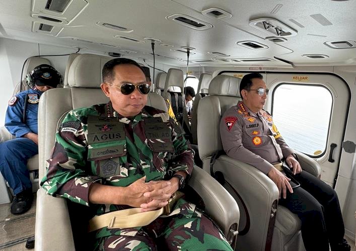 Kapolri-Panglima TNI Patroli Udara Cek Kesiapan Mudik di Pelabuhan Gilimanuk 