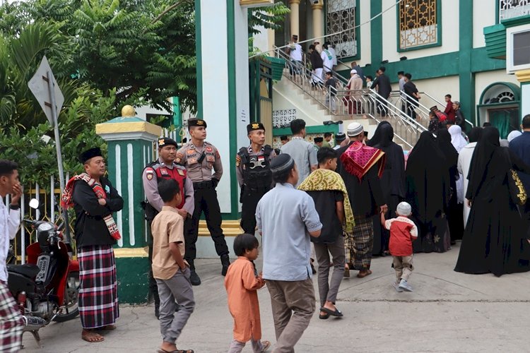 Beri  Ras Aman Saat Sholat Ied Hari Raya Idul Adha , Personil Polres TTS Melaksanakan Pengamanan