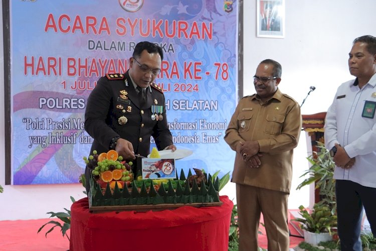  Syukuran hari Bhayangkarake-78 Tahun 2024, Polres TTS Tandai Dengan Pemotongan Tumpeng