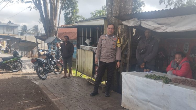 Rutin Bhabinkamtibmas  Melaksanakan Patroli dan Sambang Demi Kamtibmas Yang kondusif