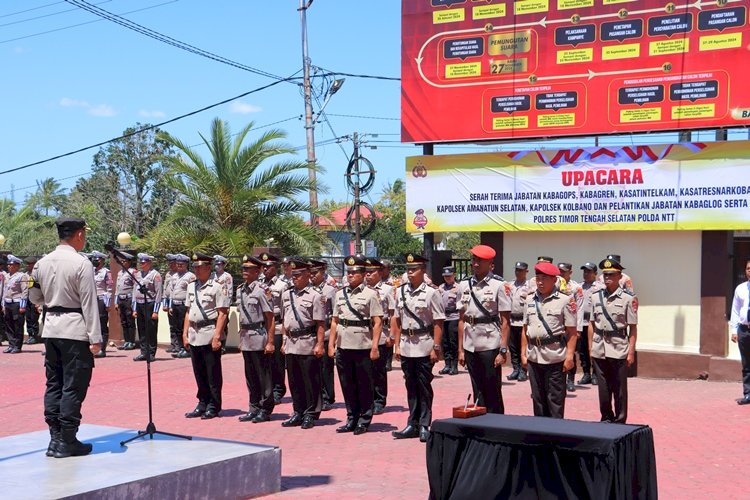 Sejumlah Kabag,  Kasat ,Kapolsek dan Kasi Diserahterimakan dan Dilantik Oleh Kapolres TTS