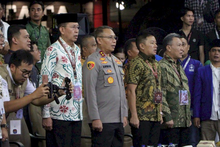 Sambut Pilkada Damai dan Riang Gembira, Kapolda Bengkulu Ajak Kedua Paslon Gub dan Wagub Nyanyi Bareng di Malam Pengundian Nomor Urut