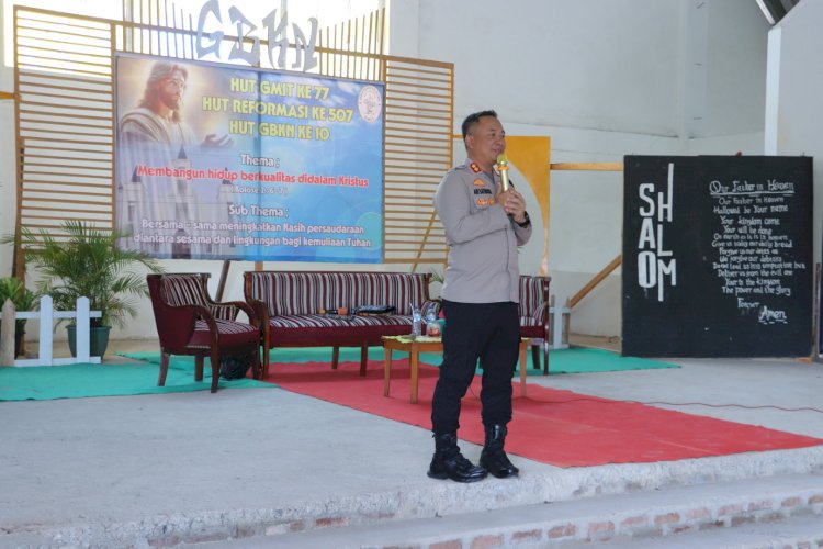 Talk Show Di  Gereja Batu Karang Nonohonis , Kapolres TTS Sampaikan Materi Kamtibmas