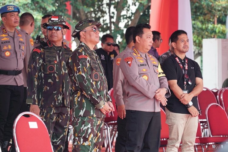 Kapolri Cek Gladi Bersih Apel Gelar Pasukan Pengamanan Pengambilan Sumpah Presiden dan Wapres RI