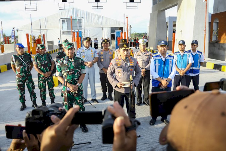 Persiapan Pengamanan Natal-Tahun Baru, Kapolri dan Panglima TNI Tinjau Gerbang Tol Prambanan