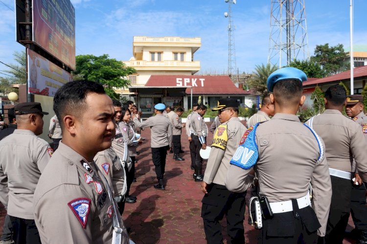 Disiplin  Dalam Berpenampilan Secara Kedinasan Polri, Sipropam Polres TTS Pemeriksaan Kerapian