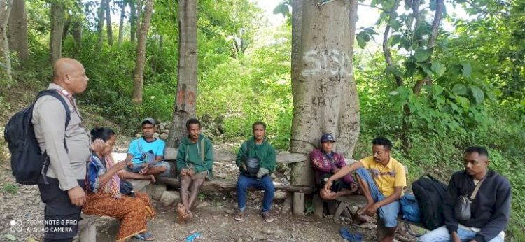 Sambangi Warga , Bhabinkamtibmas Pererat Tali Silahturahmi