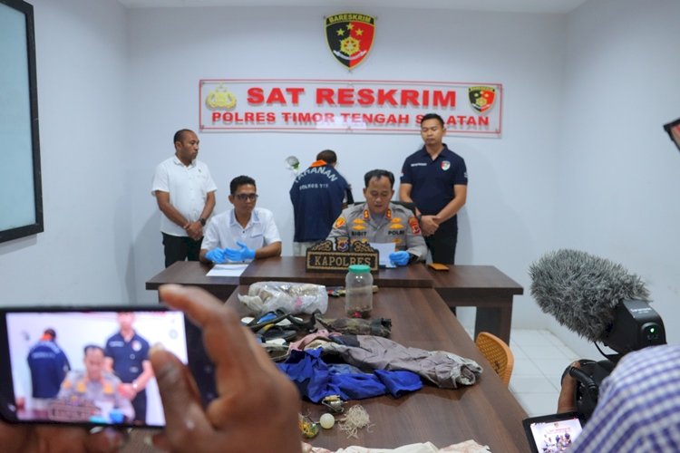 Kapolres TTS Pimpin Press Release Kasus pembunuhan Ayah Terhadap  Dua Orang Anak  Kandung