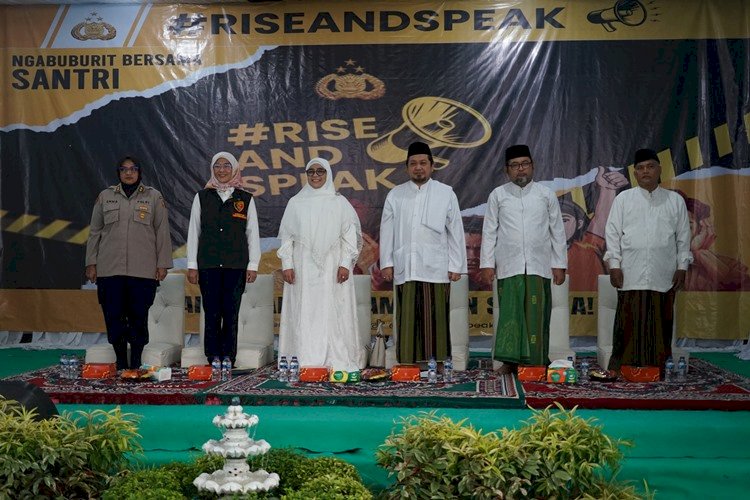 Polri Gelar “Rise and Speak” Ngabuburit Bersama Santri di Bekasi: Cegah Kekerasan dan Perdagangan Orang