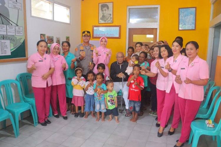 Peduli Kasih, Kapolres TTS Dampingi Ketua Bhayangkari Baksos Ke Panti Asuhan Umemanekan SoE