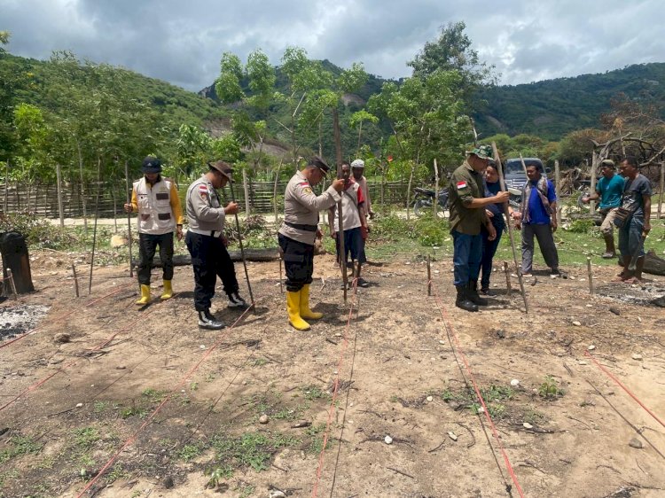 Dukung Program Kapolda NTT “ Gerakan NTT Lumbung Jagung Nasional “, Polres TTS Lakukan Penanaman Jagung di Desa Oetuke