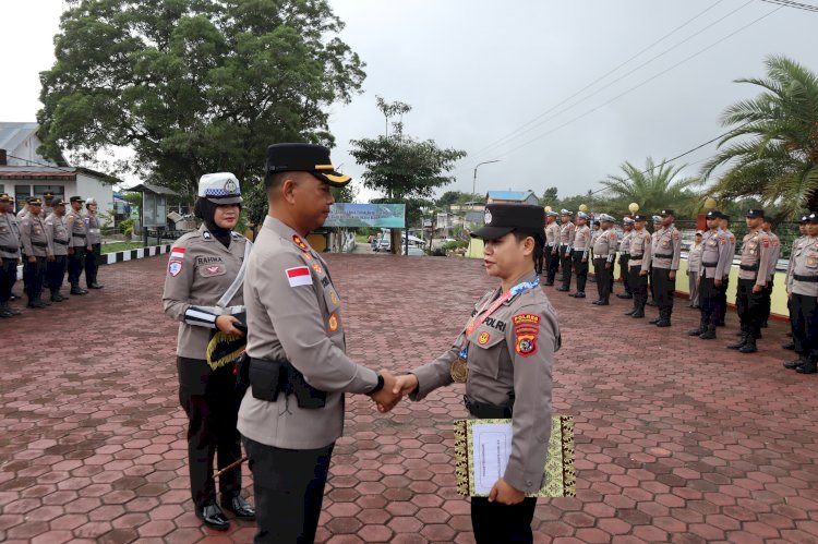Polres TTS Berikan Penghargaan kepada Personil Berprestasi