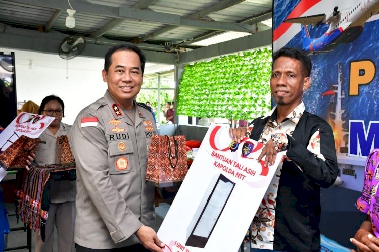 Kapolda NTT Salurkan Bantuan Sosial bagi Penyandang Disabilitas di Acara “Polri untuk Masyarakat”