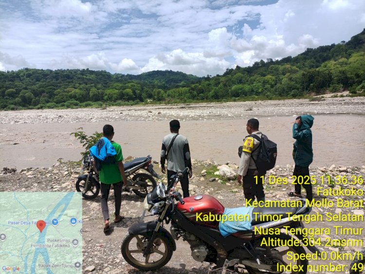 Pantau Arus Sungai, Bhabinkamtibmas Imbau Warga  Hati-Hati Saat Menyebrang Sungai