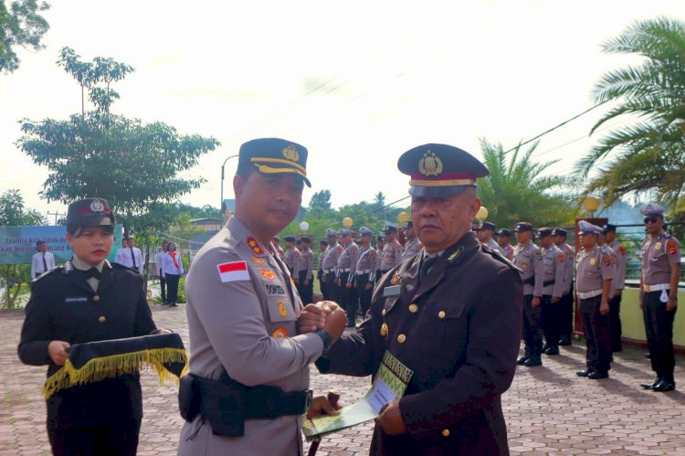 Kapolres TTS Pimpin Upacara Penghargaan Personel Berprestasi dan Wisuda Purnabakti