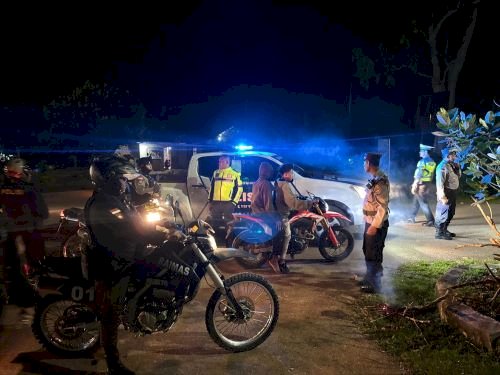 Demi kamtibmas, Gelar Patroli Malam Polres TTS , Bubarkan Pemuda Yang Nongkrong Hingga Larut Malam