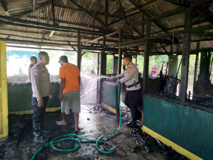 Kebakaran Rumah di Desa Nobi-Nobi, Polsek Amanuban Tengah Gerak Cepat Padamkan Api