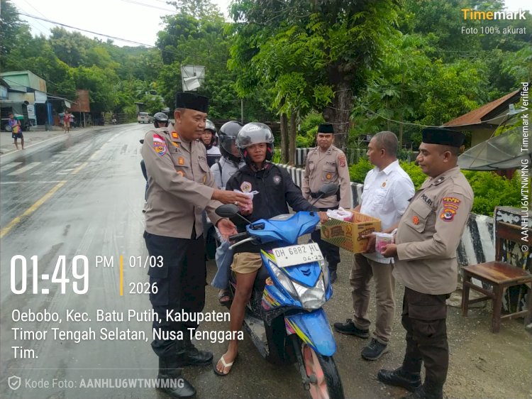 Wujud Kepedulian di Bulan Suci Ramadhan: Polsek Batu Putih Bagikan Takjil dan Bansos untuk Warga