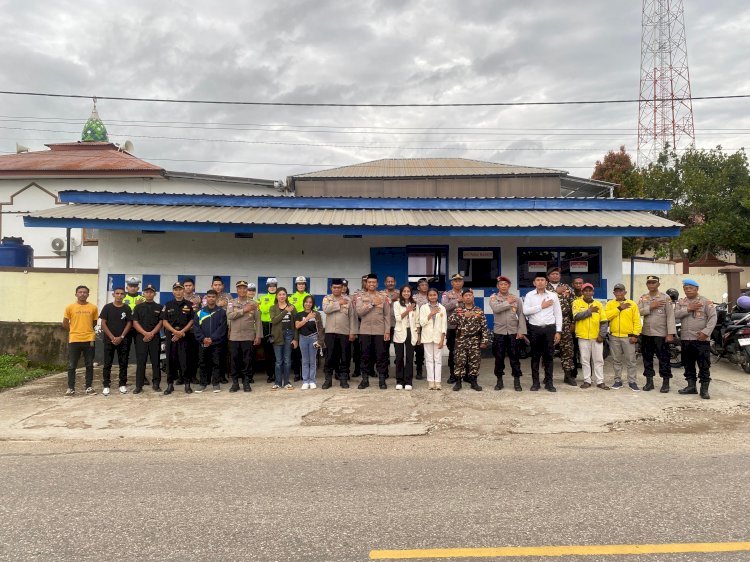 Bagikan Takjil di Bulan Suci Ramadhan, Polres TTS Pererat Silahturahmi