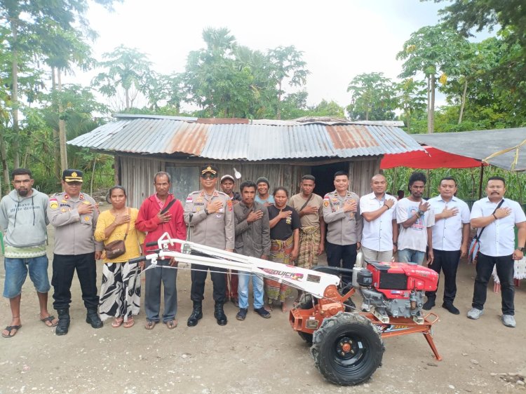 Perkuat Sinergi : Kapolres TTS Sambangi Tokoh Masyarakat Besipae dan Serahkan Bantuan Traktor untuk Petani