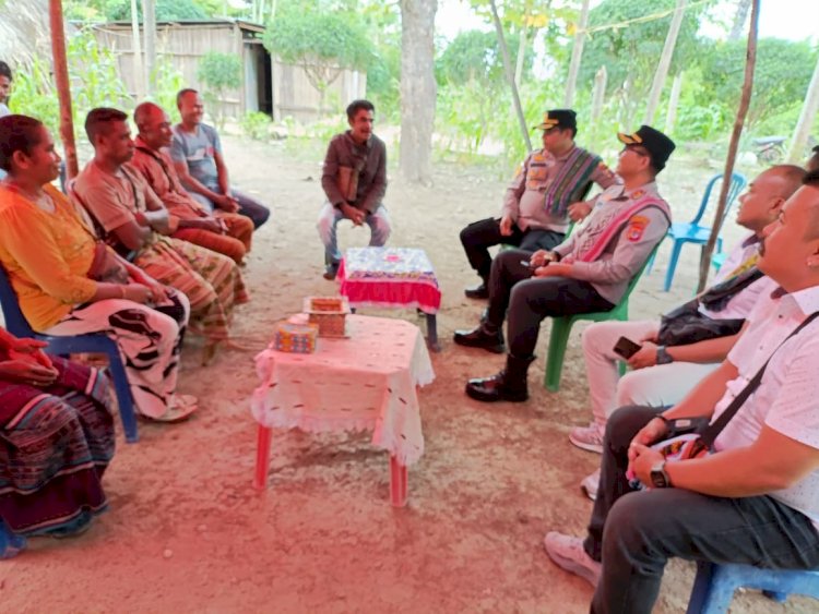 Perkuat Sinergi : Kapolres TTS Sambangi Tokoh Masyarakat Besipae dan Serahkan Bantuan Traktor untuk Petani